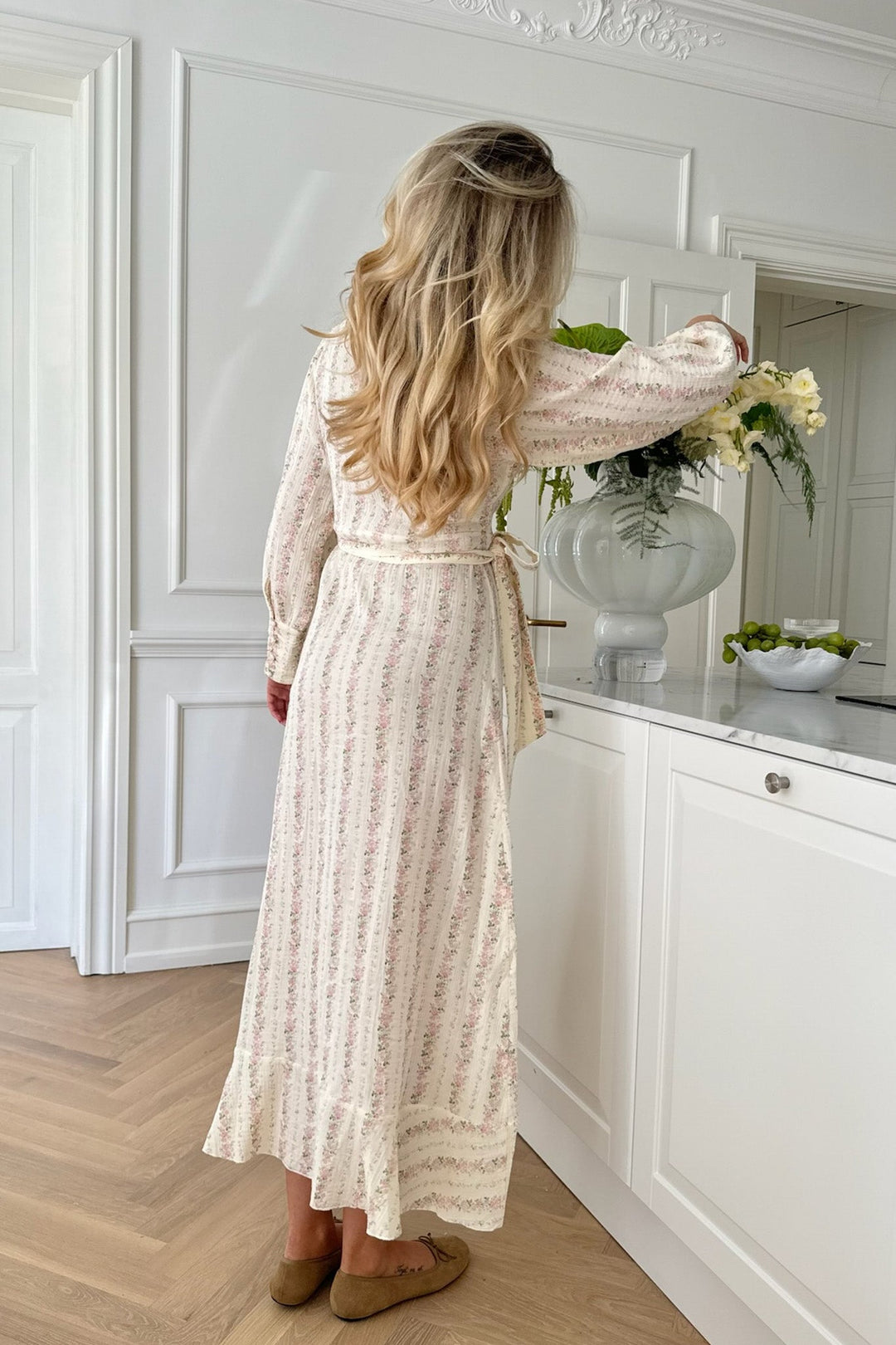 Signeic Long Wrap Dress Light Pink Flower Print | Kjoler | Smuk - Dameklær på nett
