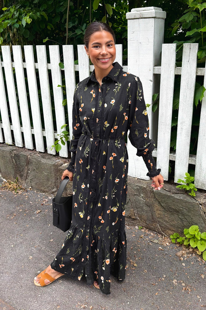 Somelli Ls Long Shirt Dress Black Flower Print | Kjoler | Smuk