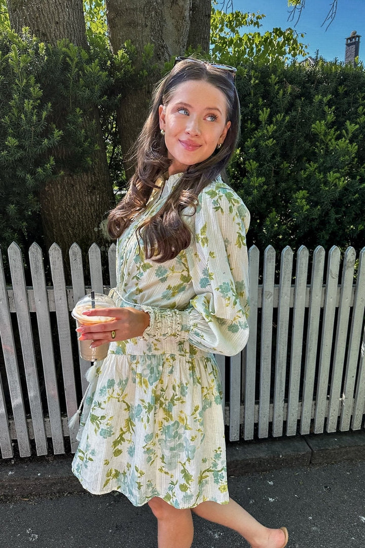 Somelli Ls Shirt Dress Birch W. Frosty Green Flowers | Kjoler | Smuk - Dameklær på nett