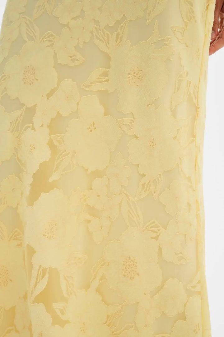 Sorelle Lace Slip Maxi Dress Light Lemon | Kjoler | Smuk