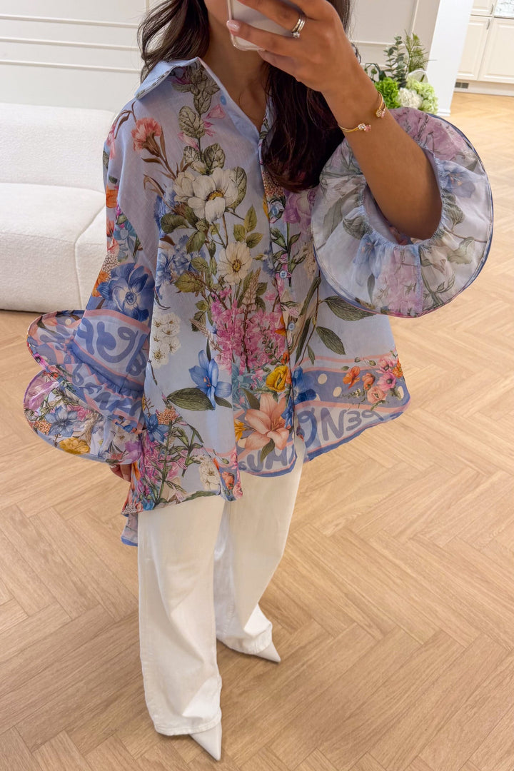 Spring Ruffle Blouse Ligth Blue Flower | Skjorter og bluser | Smuk