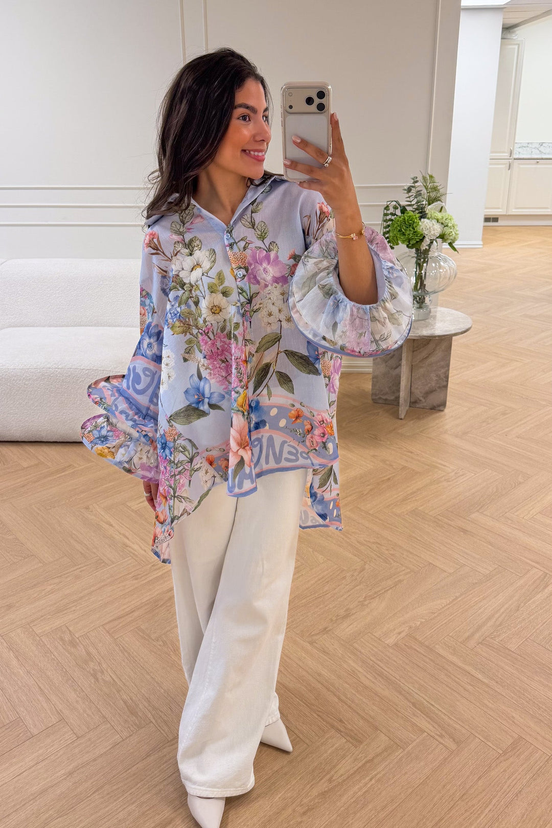 Spring Ruffle Blouse Ligth Blue Flower | Skjorter og bluser | Smuk