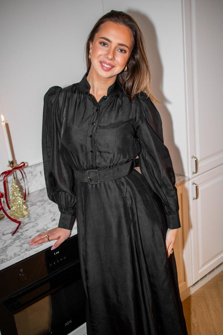 Striped Organza Belt Dress Black | Kjoler | Smuk