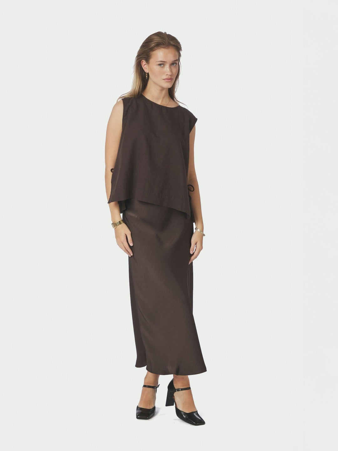 Svetlana Linen Top Dark Brown | Topper | Smuk
