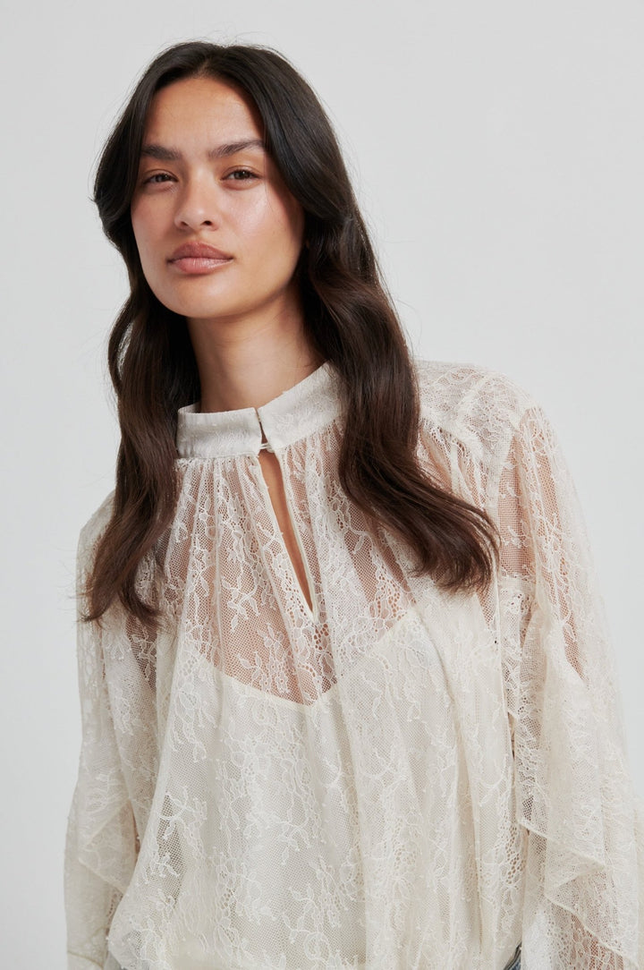 Sybell Lace Blouse Soft Beige | Skjorter og bluser | Smuk
