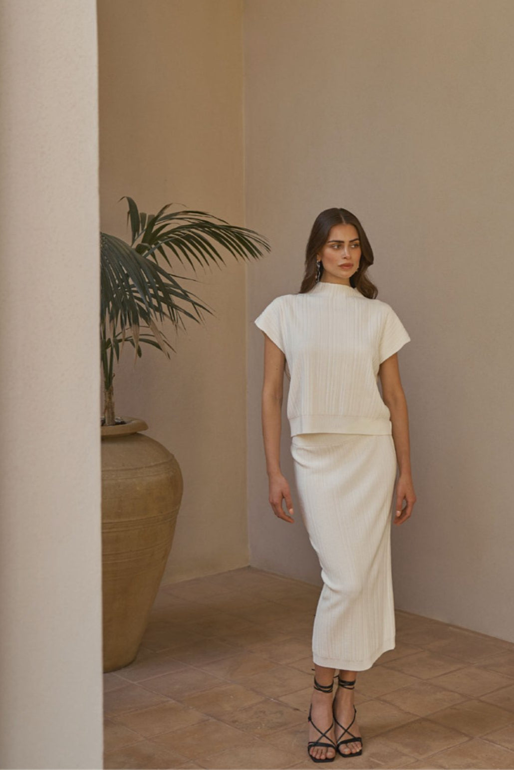 Sylvie Funnel Top Off White | Topper | Smuk - Dameklær på nett