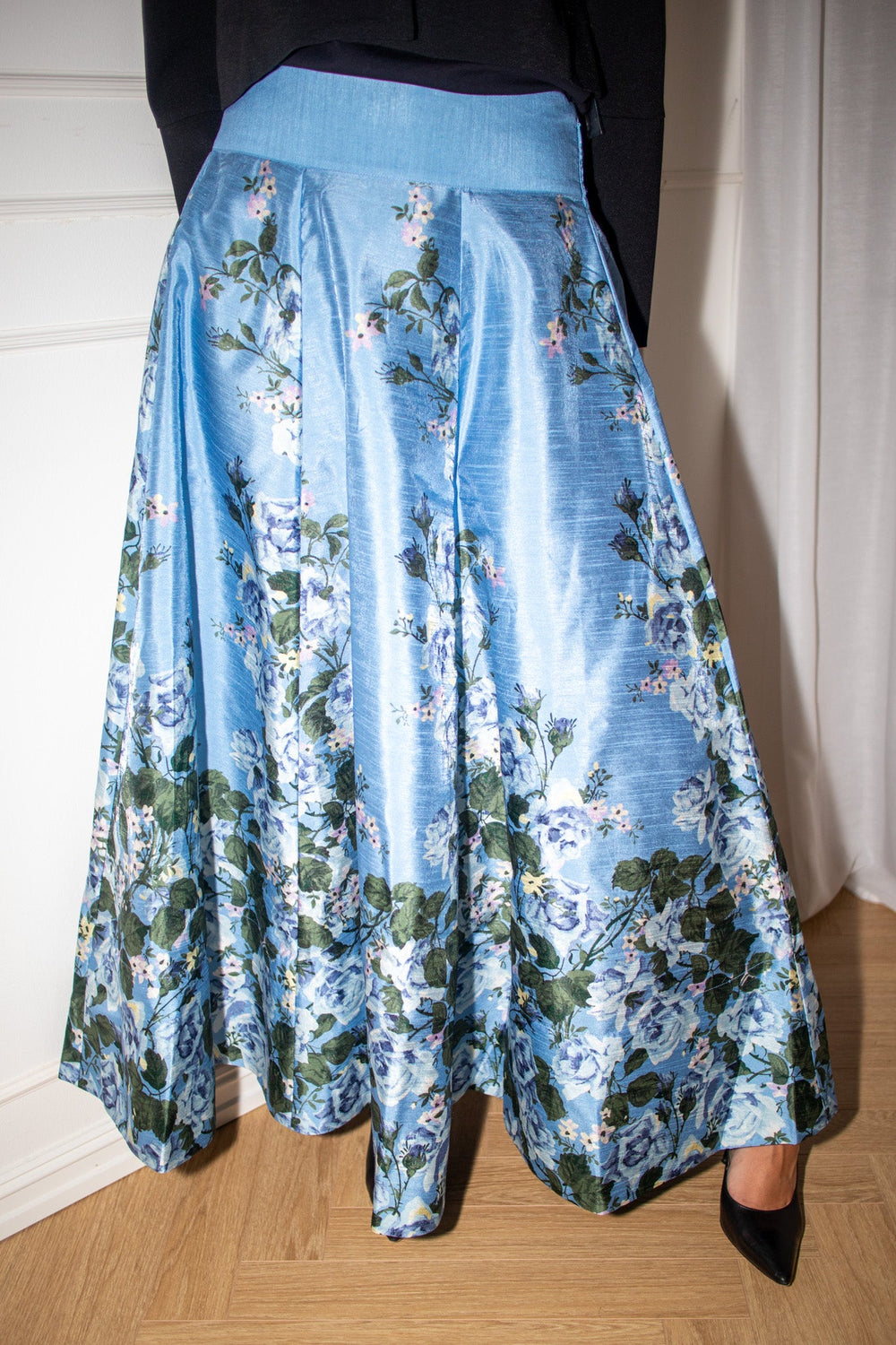 Taffeta Maxi Skirt Azure Garden | Skjørt | Smuk - Dameklær på nett