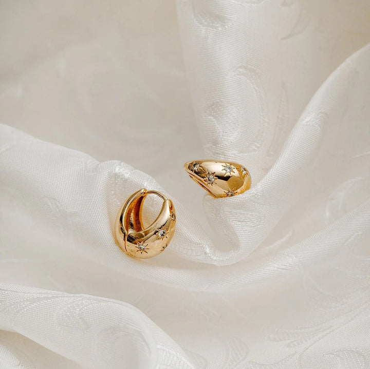 Tapered Crystal Starburst Hoop Earring Pale Gold | Accessories | Smuk - Dameklær på nett
