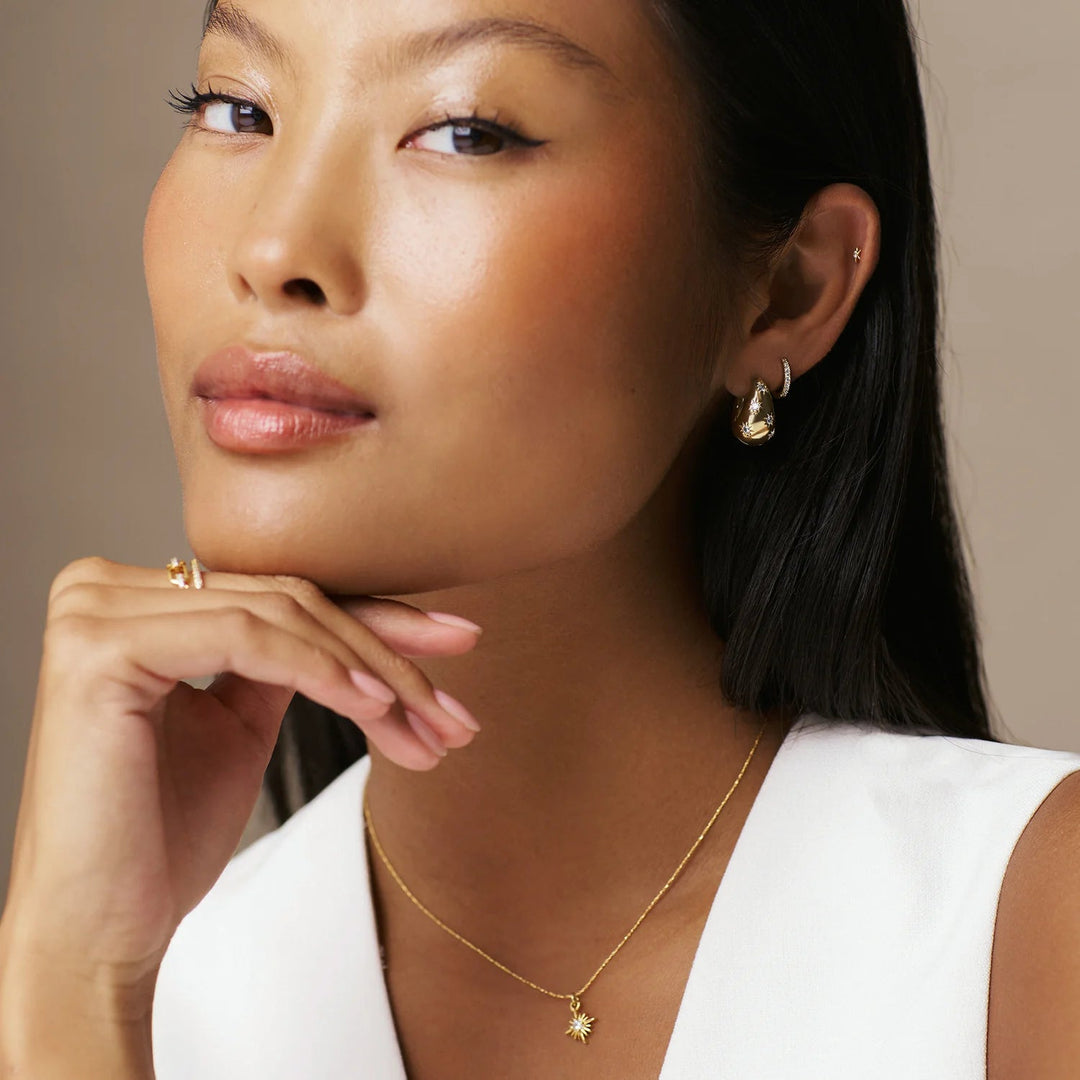 Tapered Crystal Starburst Hoop Earring Pale Gold | Accessories | Smuk - Dameklær på nett