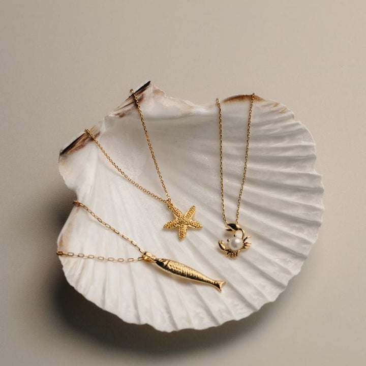 Textured Fish Charm Necklace Pale Gold | Accessories | Smuk