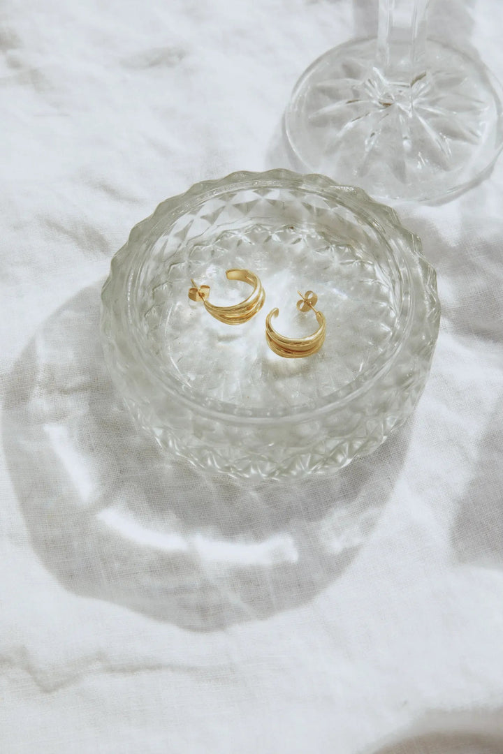 The Curved Hoops Gold | Accessories | Smuk