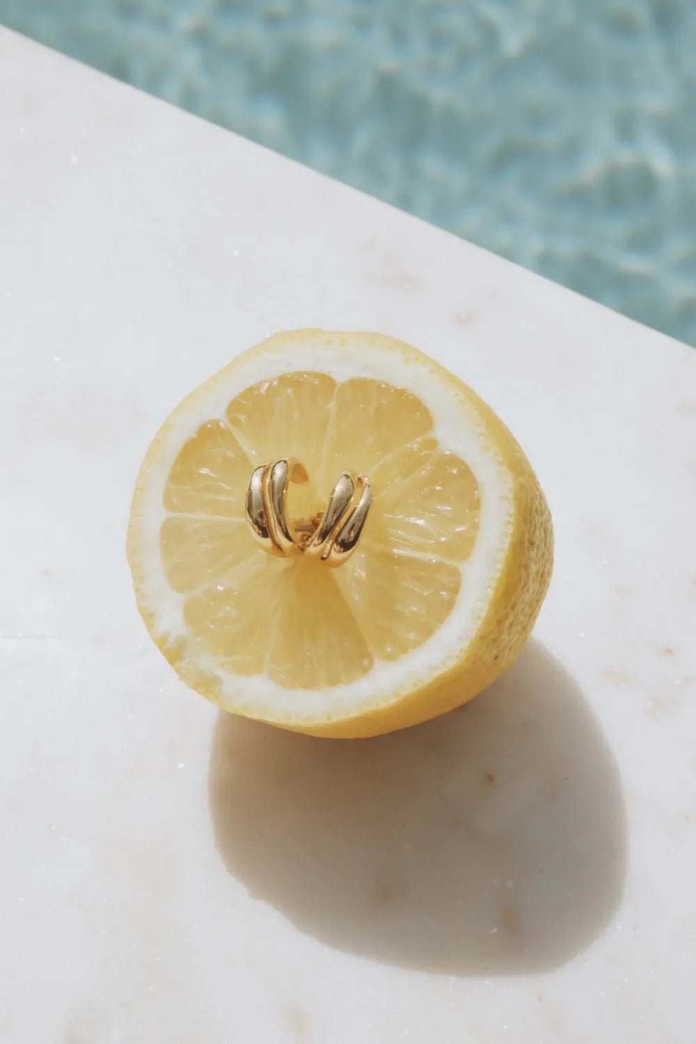 The Curved Hoops Gold | Accessories | Smuk