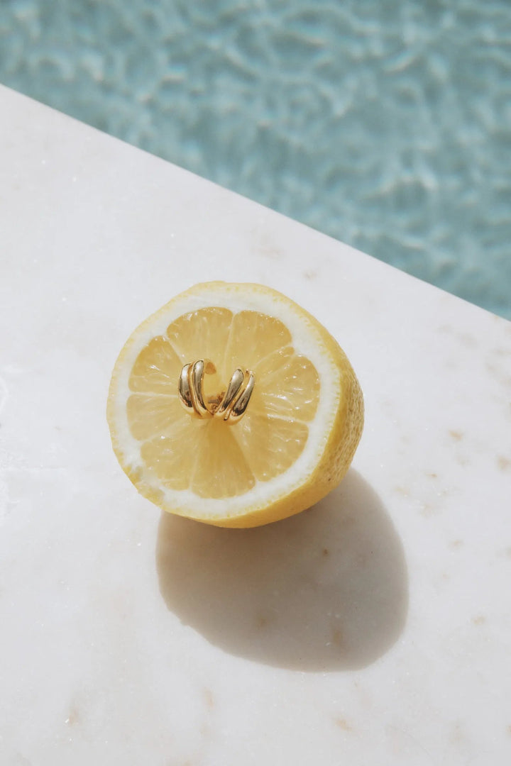 The Curved Hoops Gold | Accessories | Smuk