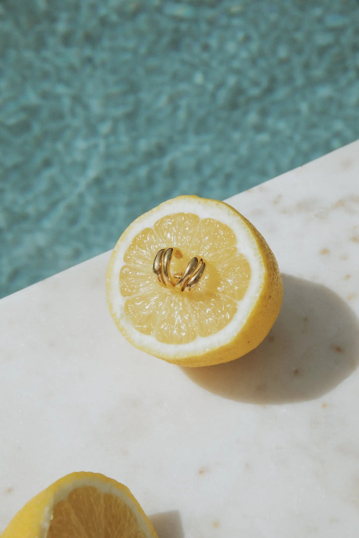 The Curved Hoops Gold | Accessories | Smuk