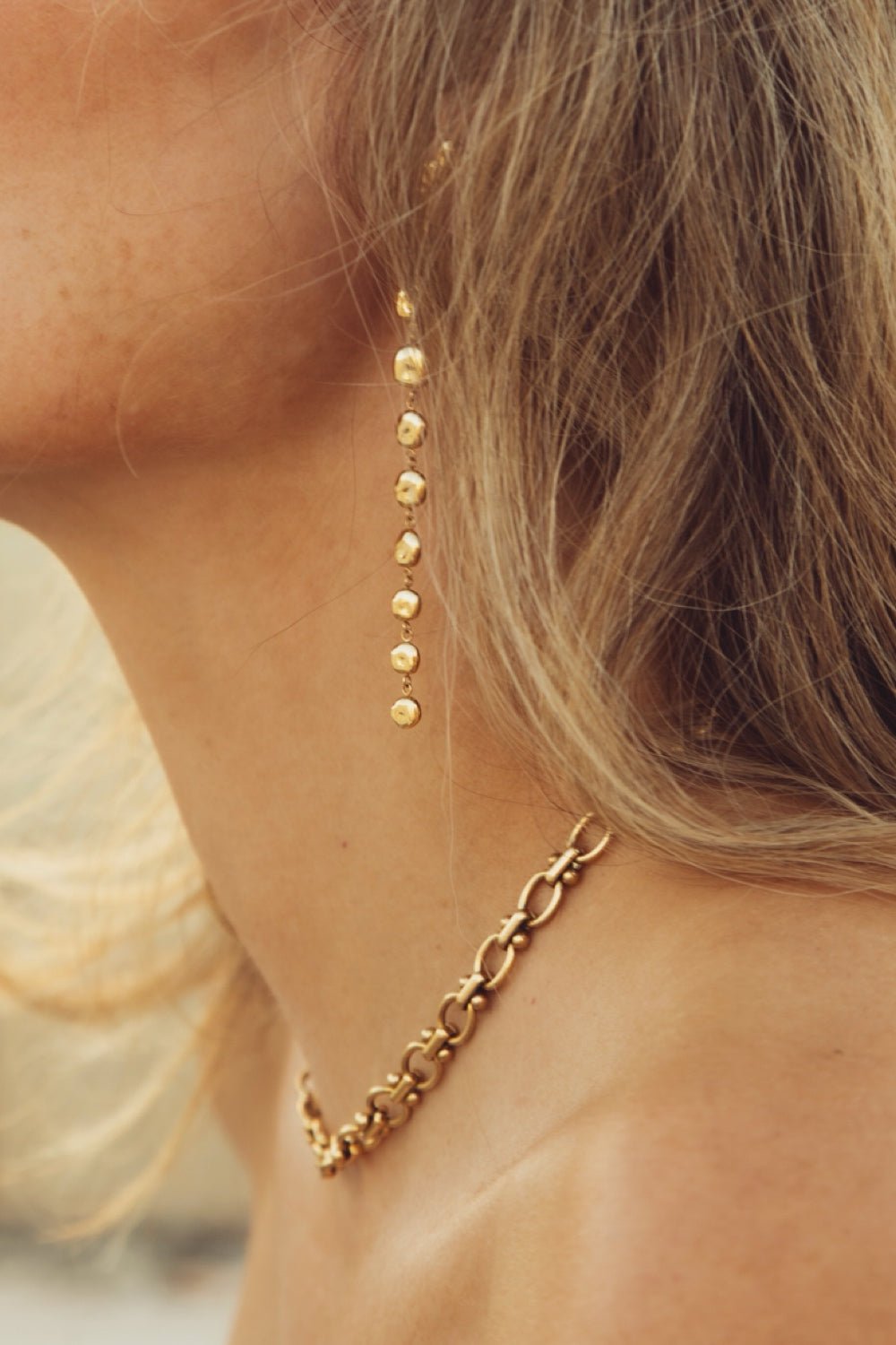 The Long Pebble Earrings Gold | Accessories | Smuk