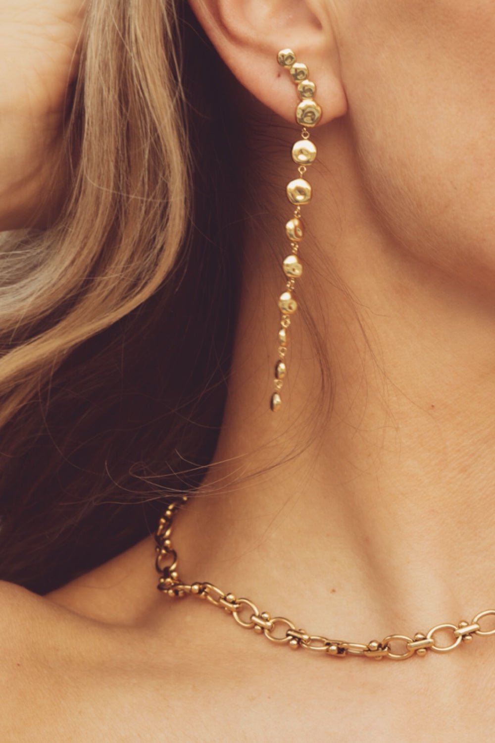 The Long Pebble Earrings Gold | Accessories | Smuk