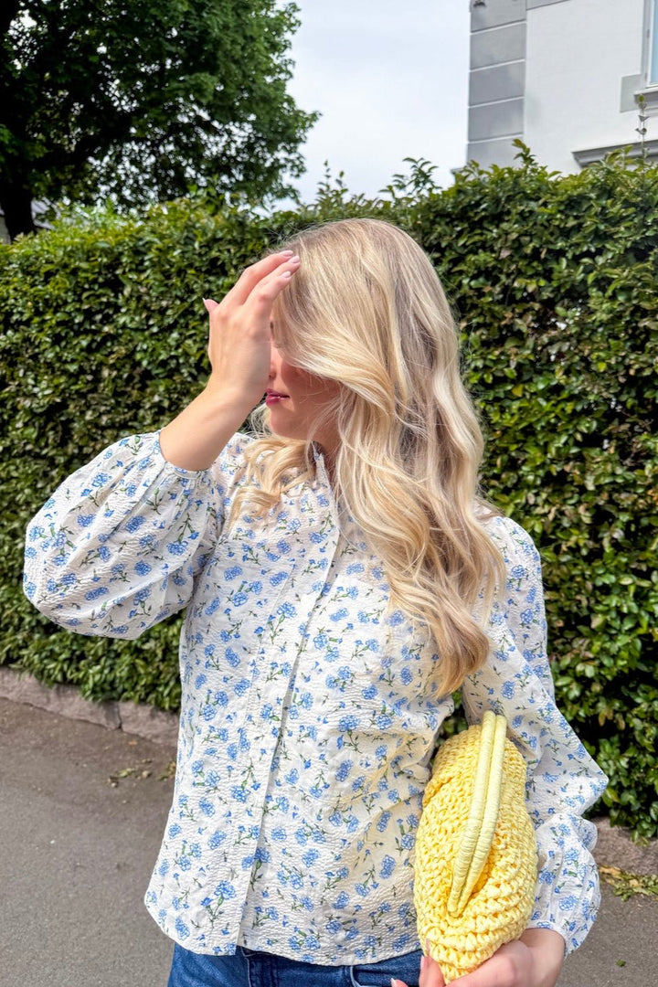 Tiffany Shirt White/Blue | Skjorter og bluser | Smuk - Dameklær på nett