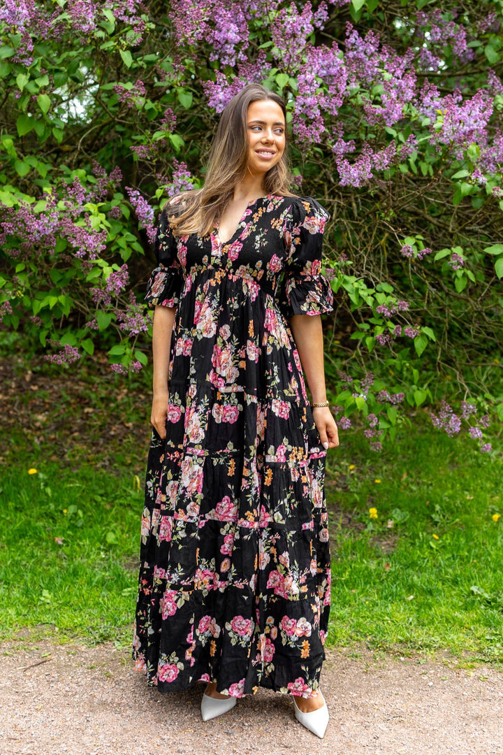 Twisted Maxi Dress Midnight Blossom | Kjoler | Smuk