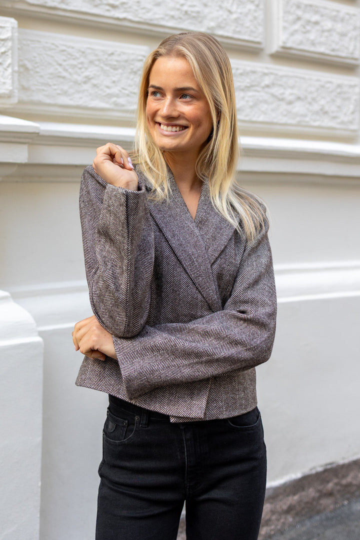 Valia Herringbone S Blazer Dark Brown | Blazer | Smuk