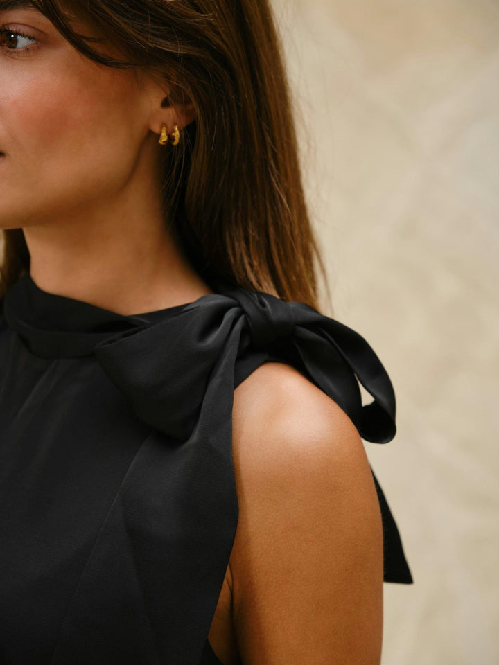 Veda Drapy Satin Top Black | Topper | Smuk - Dameklær på nett