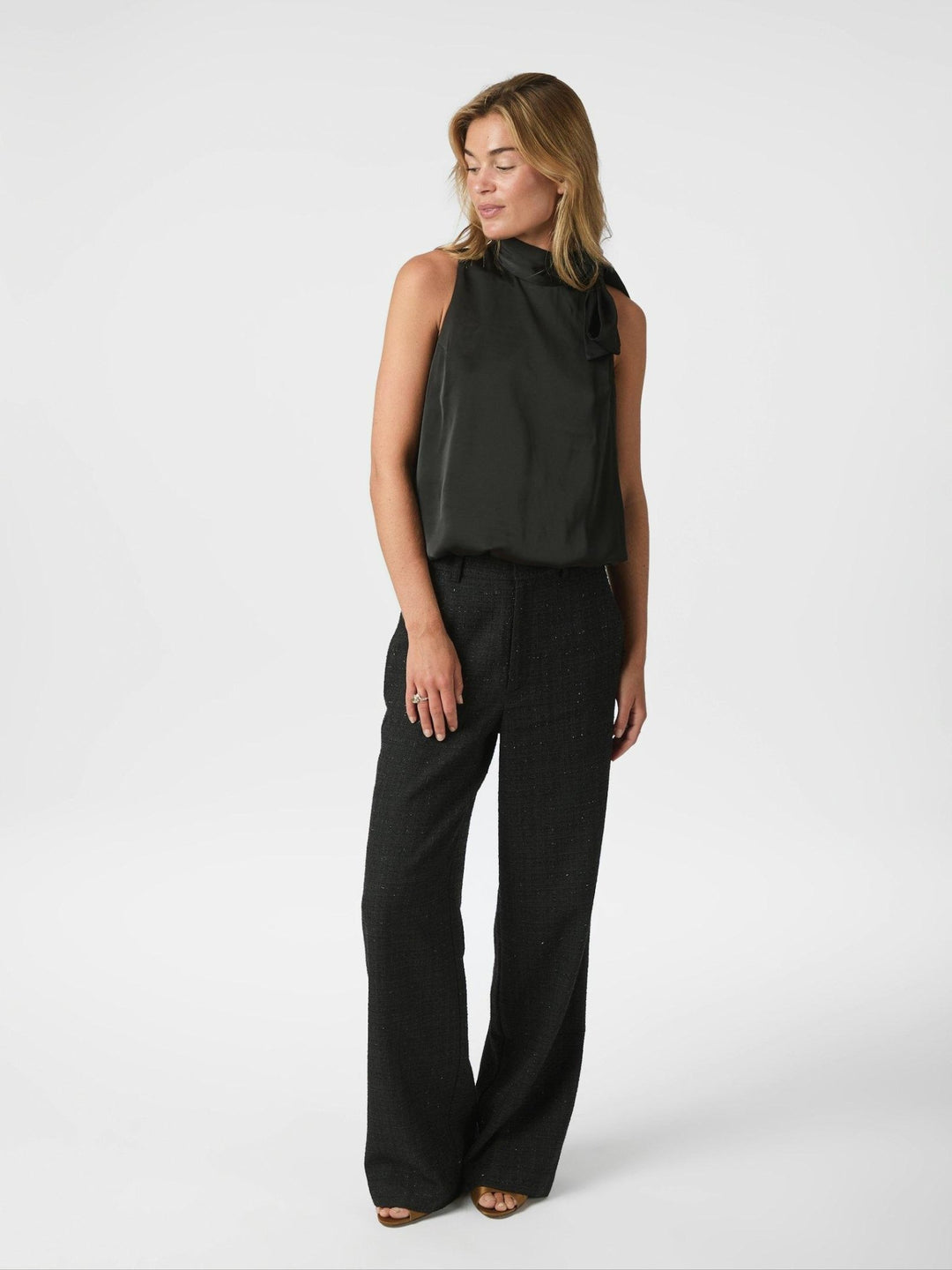 Veda Drapy Satin Top Black | Topper | Smuk - Dameklær på nett
