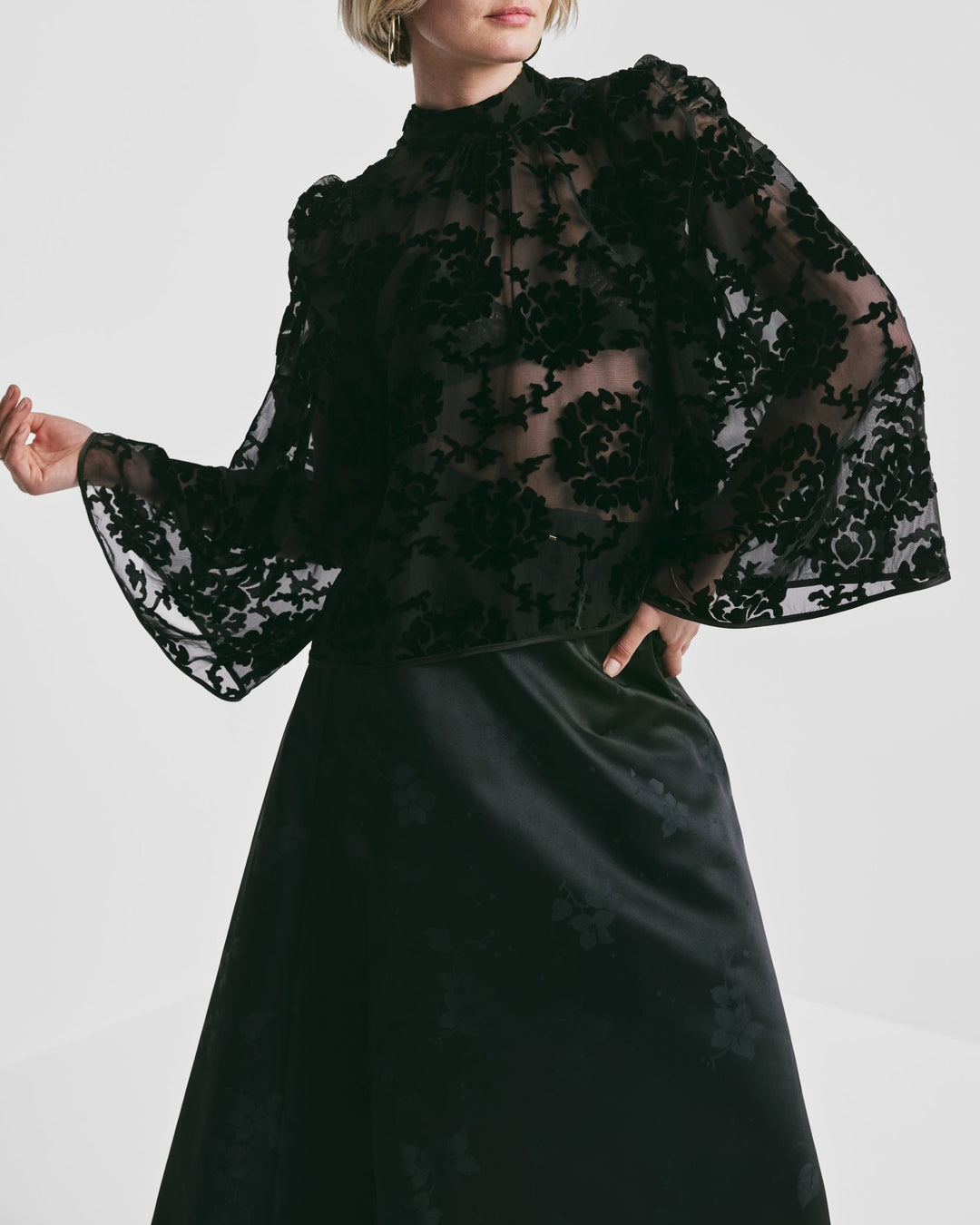 Velvet Flared Top Black | Topper | Smuk - Dameklær på nett