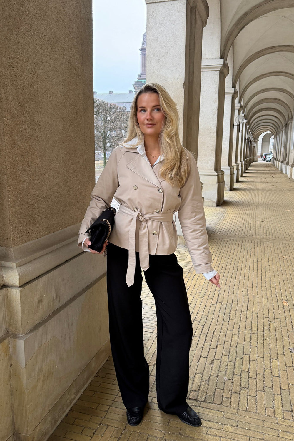 Vera Trenchcoat Sand | Yttertøy | Smuk