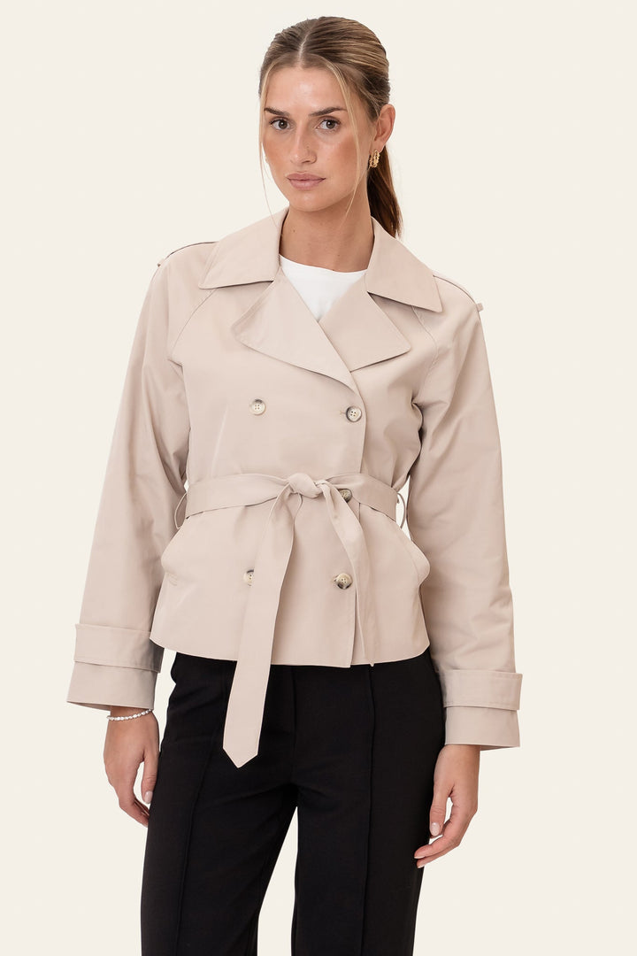 Vera Trenchcoat Sand | Yttertøy | Smuk