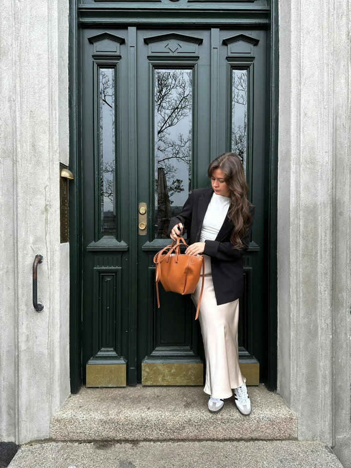 Vicky Heavy Sateen Skirt Champagne | Skjørt | Smuk