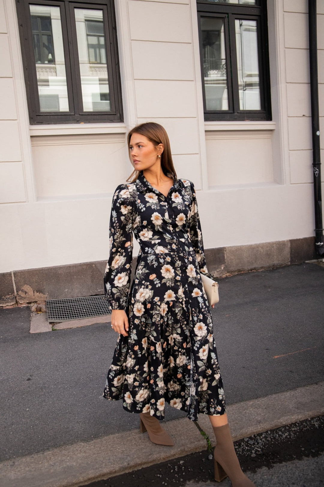Vicky Midi Dress Antique Black Poplin | Kjoler | Smuk - Dameklær på nett