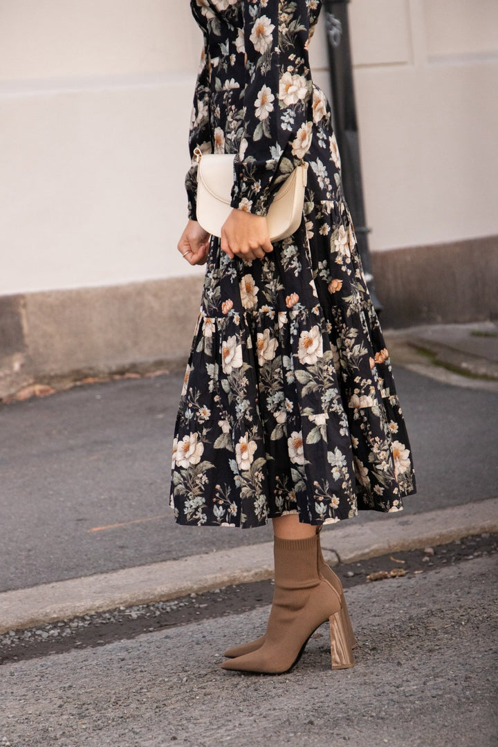 Vicky Midi Dress Antique Black Poplin | Kjoler | Smuk - Dameklær på nett