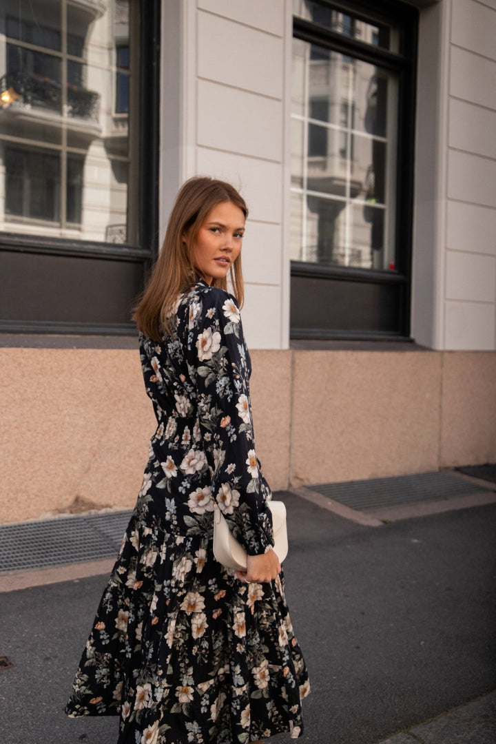 Vicky Midi Dress Antique Black Poplin | Kjoler | Smuk - Dameklær på nett