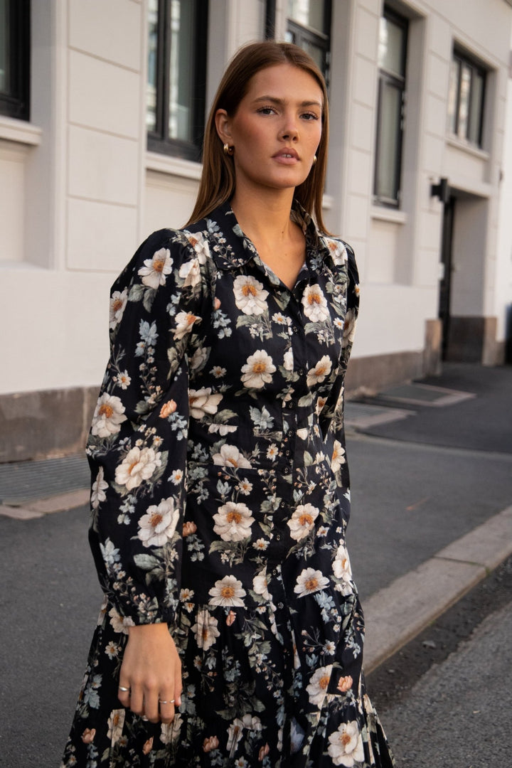 Vicky Midi Dress Antique Black Poplin | Kjoler | Smuk - Dameklær på nett