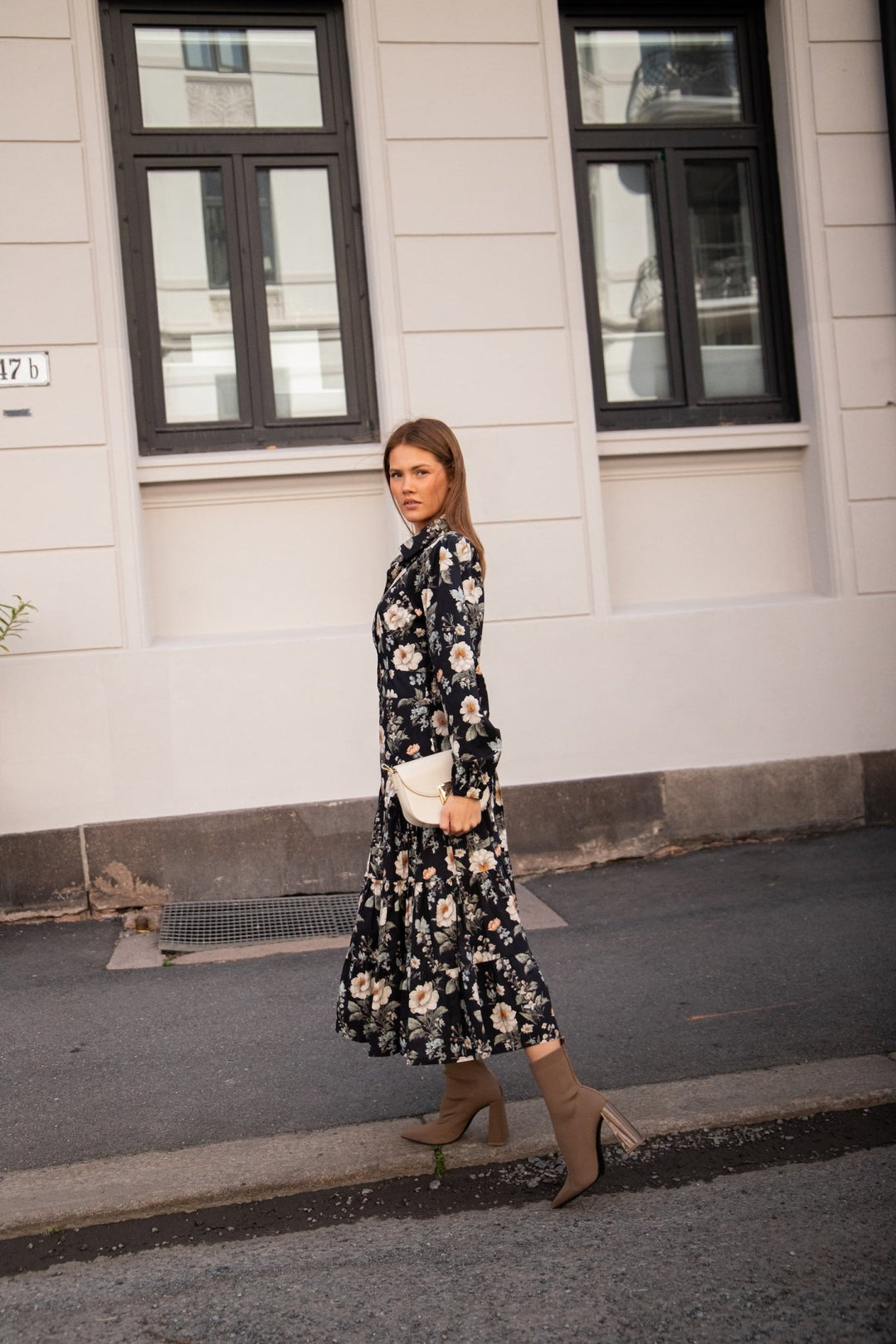 Vicky Midi Dress Antique Black Poplin | Kjoler | Smuk - Dameklær på nett