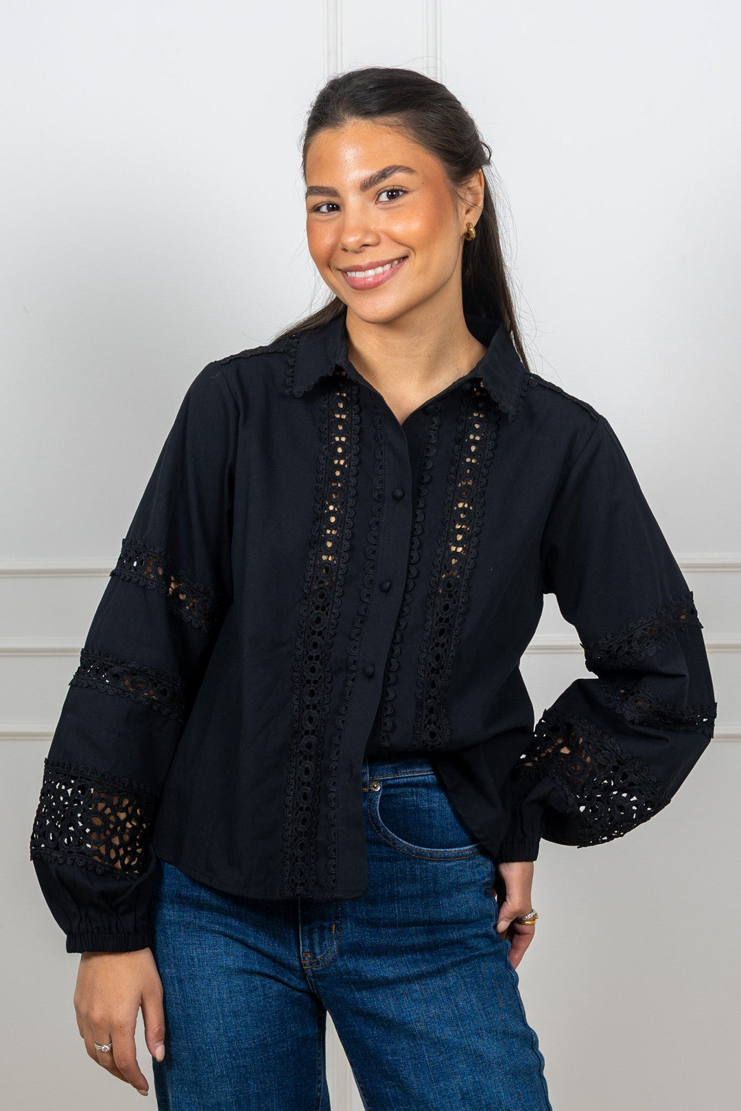 Vilda Shirt Black | Skjorter og bluser | Smuk