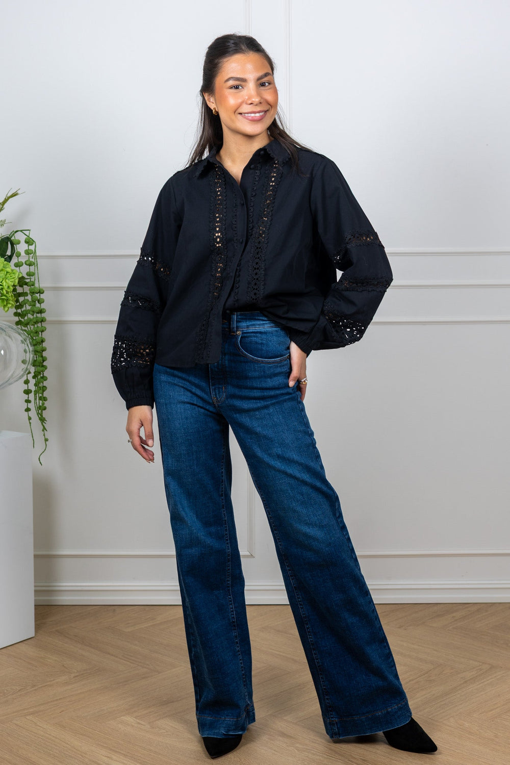 Vilda Shirt Black | Skjorter og bluser | Smuk