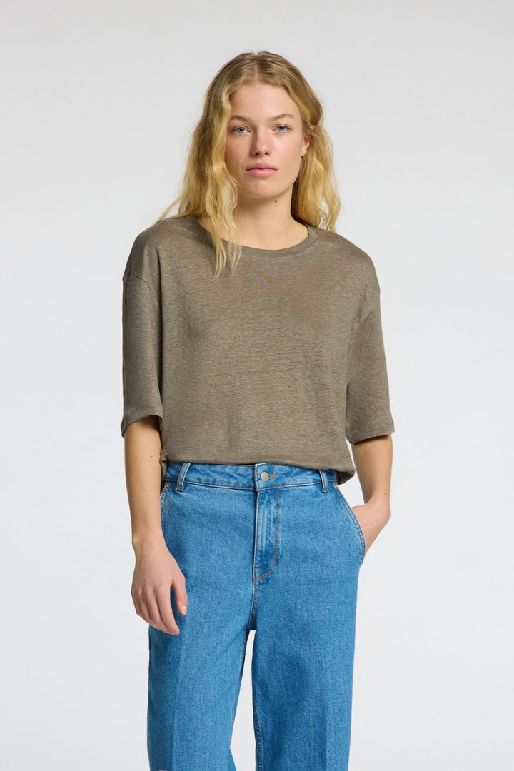 Vilja Linen Ss Tee Vetiver | Topper | Smuk - Dameklær på nett