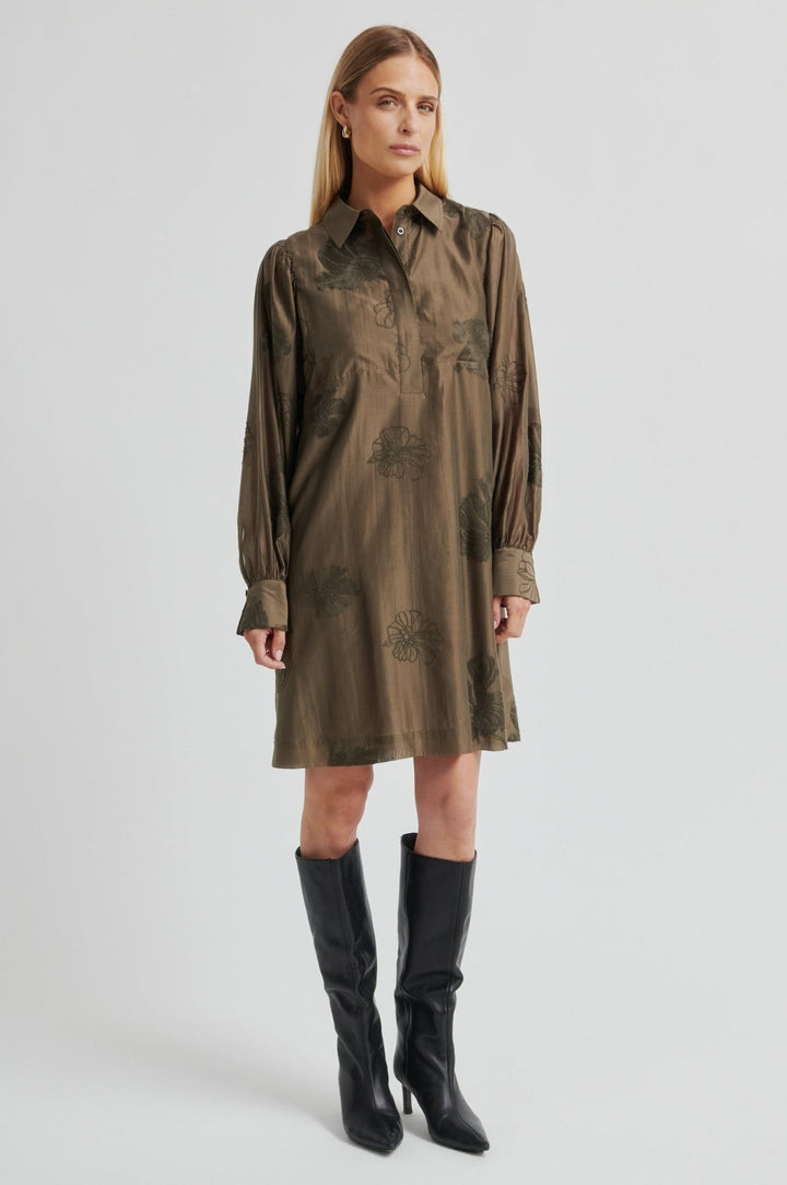 Vira Dress Tarmac | Kjoler | Smuk