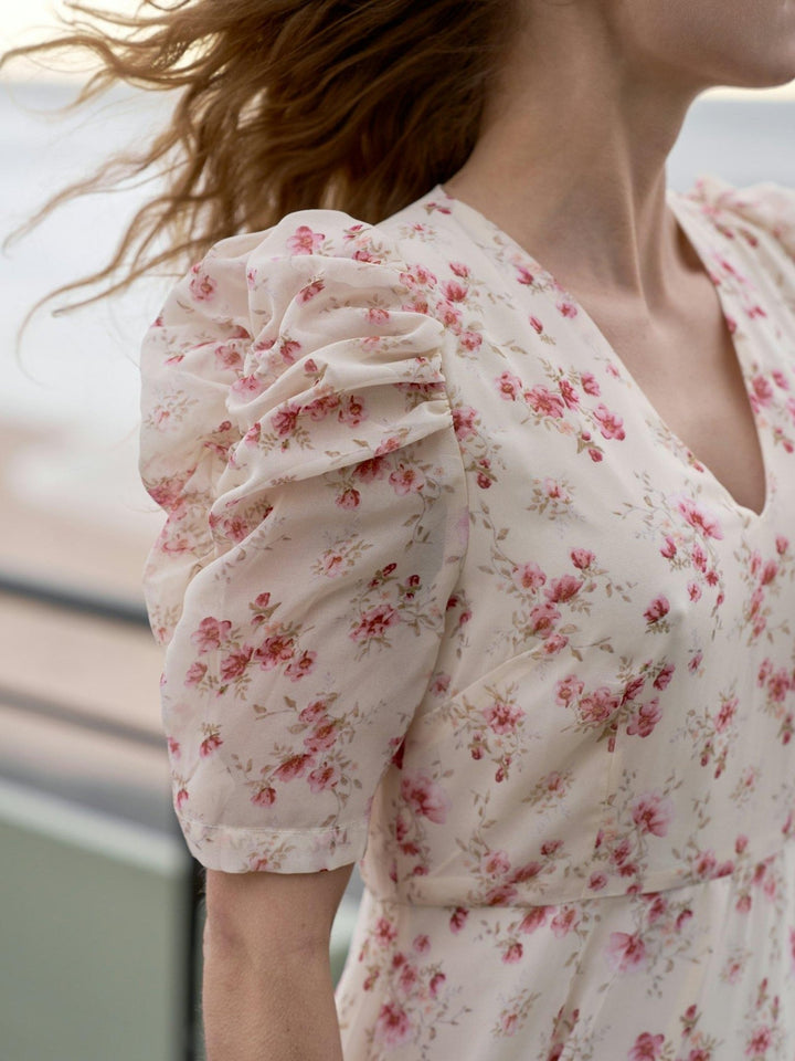 Vira Floral Dress Creme | Kjoler | Smuk