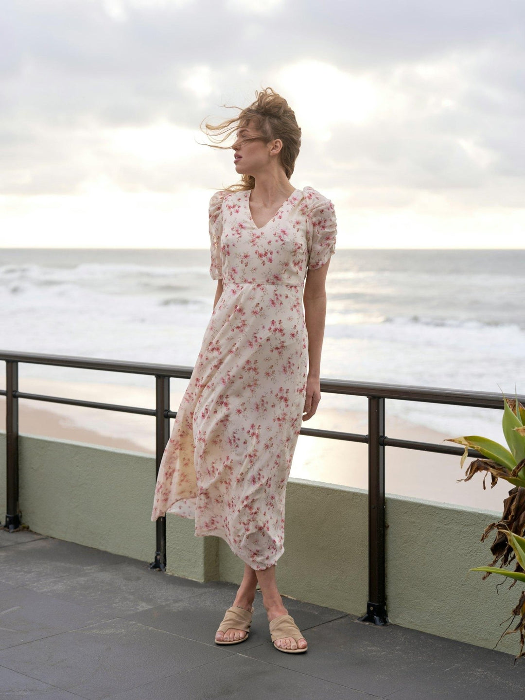 Vira Floral Dress Creme | Kjoler | Smuk