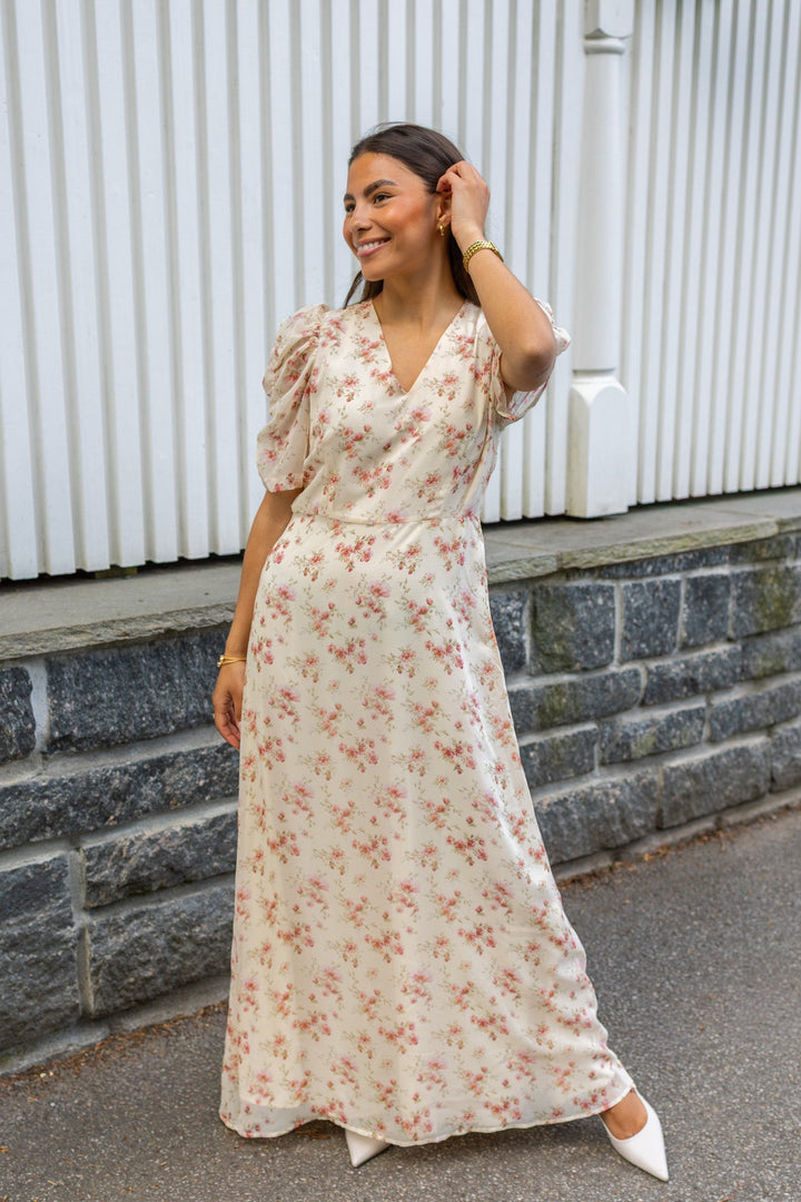 Vira Floral Dress Creme | Kjoler | Smuk