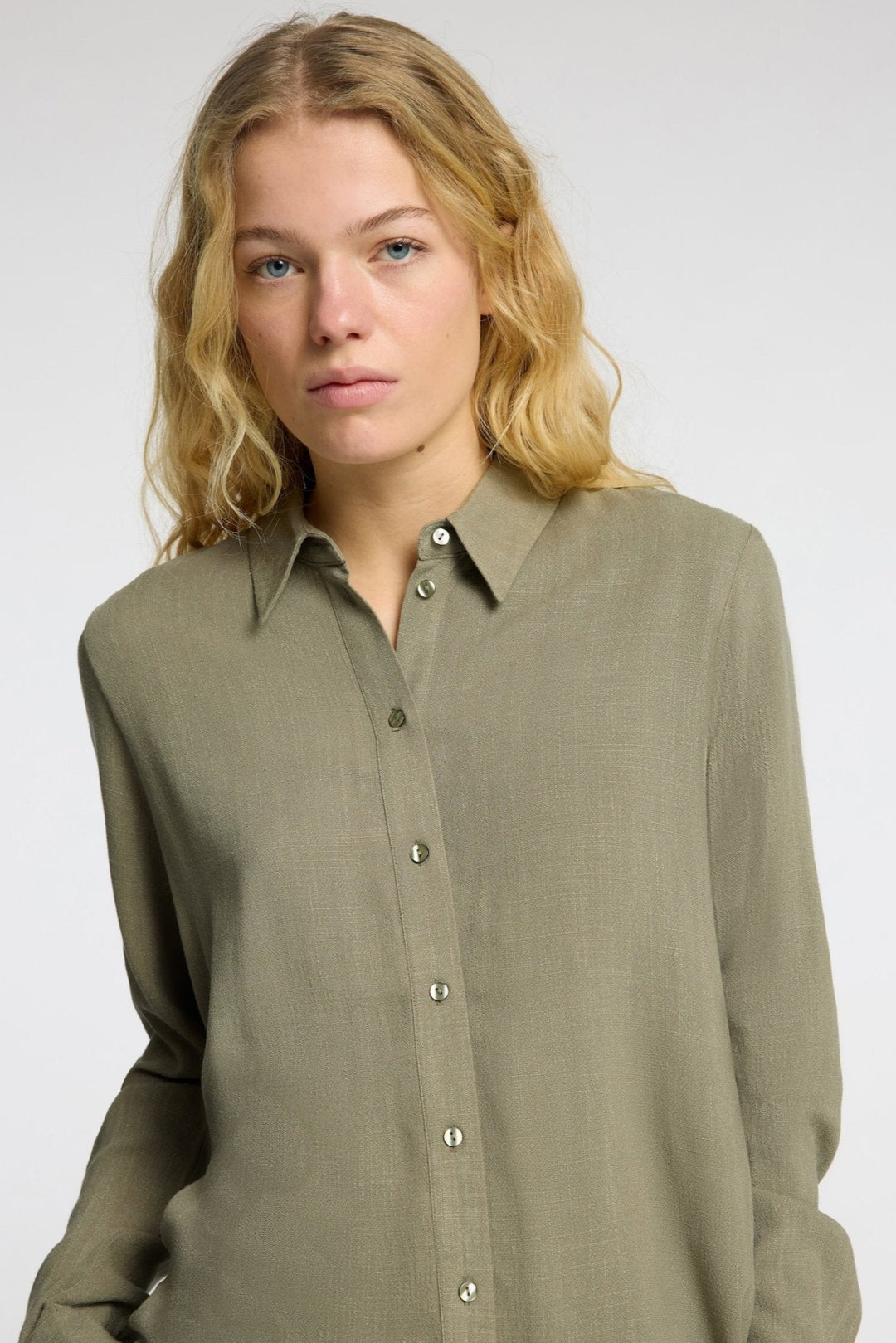 Viva Ls Sun Shirt Vetiver | Skjorter og bluser | Smuk - Dameklær på nett