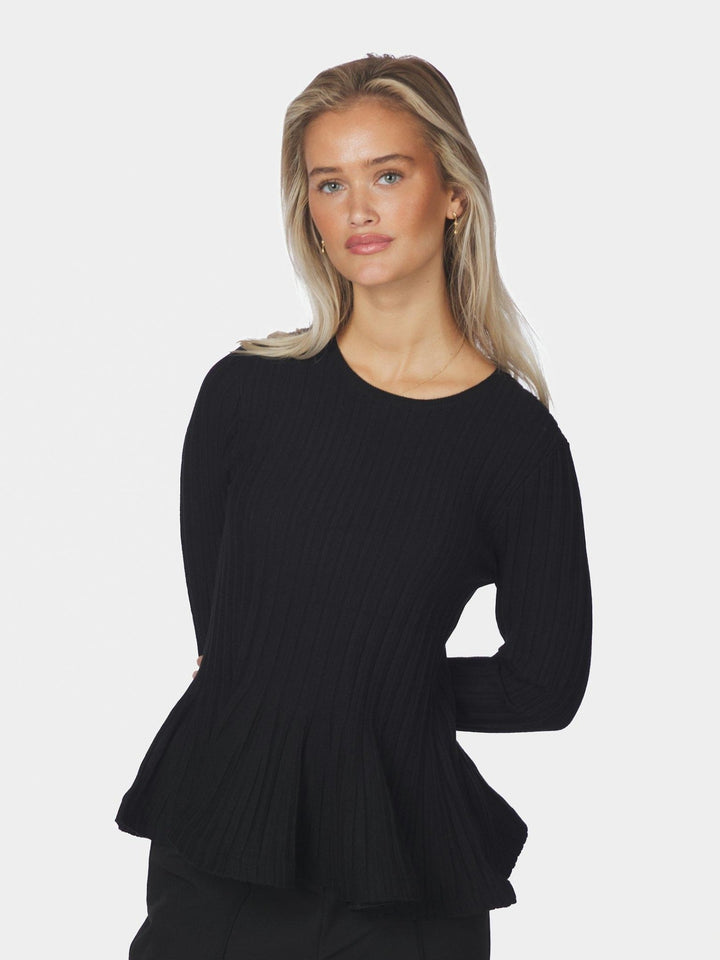 Wallina Peplum Knit Blouse Black | Genser | Smuk