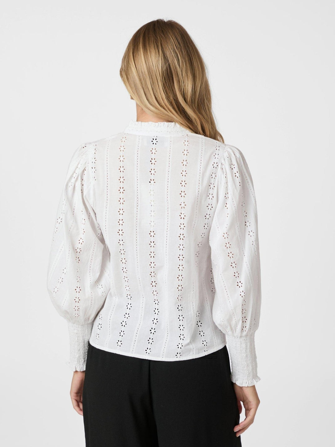 Wenna Embroidery Blouse White | Skjorter og bluser | Smuk - Dameklær på nett