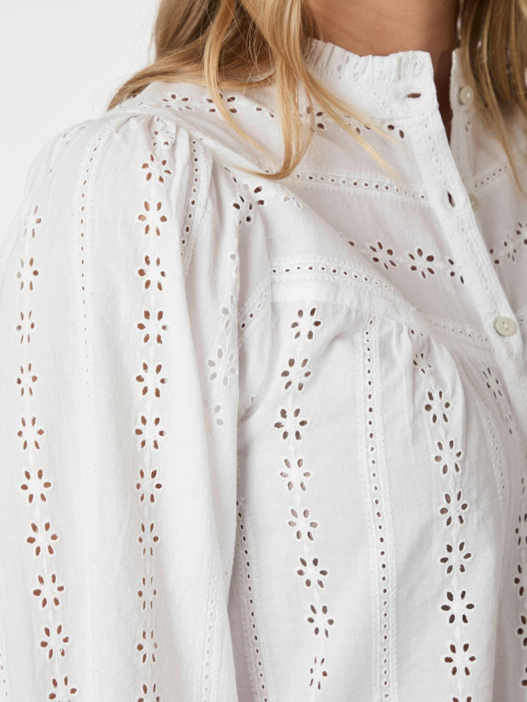 Wenna Embroidery Blouse White | Skjorter og bluser | Smuk - Dameklær på nett