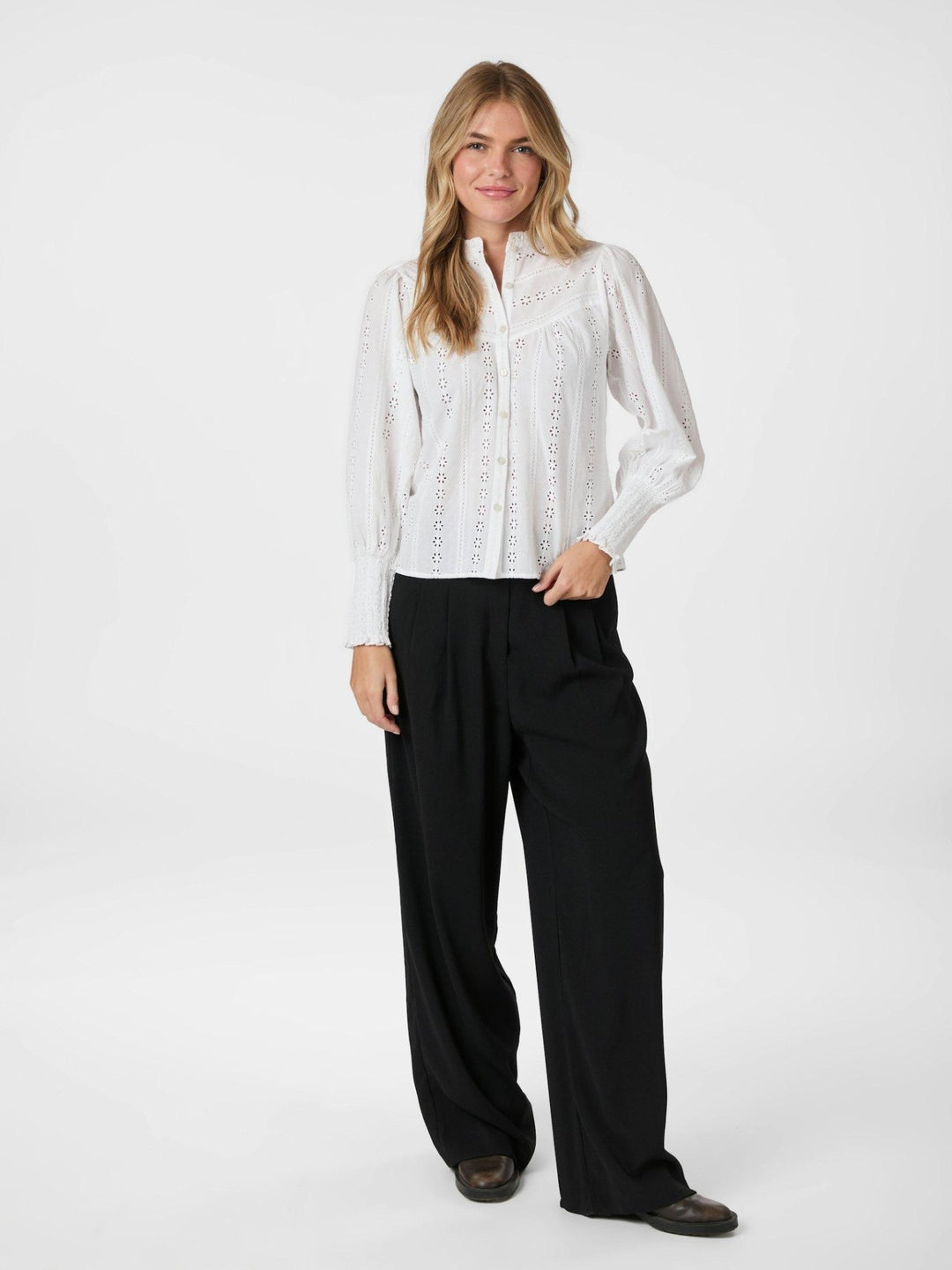 Wenna Embroidery Blouse White | Skjorter og bluser | Smuk - Dameklær på nett