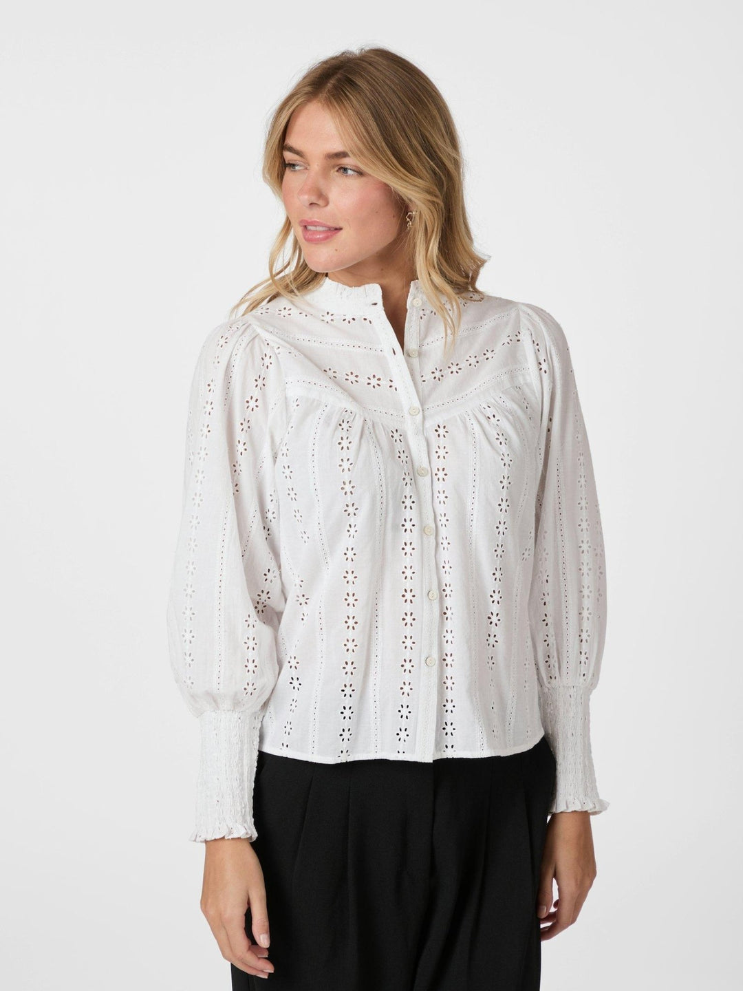 Wenna Embroidery Blouse White | Skjorter og bluser | Smuk - Dameklær på nett