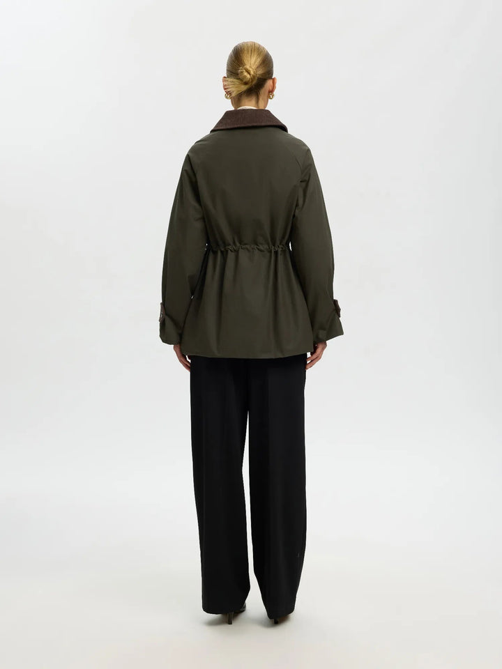 Wilma Waxed Jacket Grape Leaf | Yttertøy | Smuk