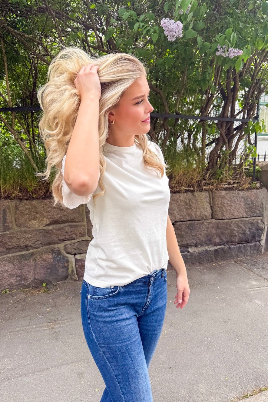 Yaslex Ss Top W. Emb Sleeves Star White | Topper | Smuk - Dameklær på nett