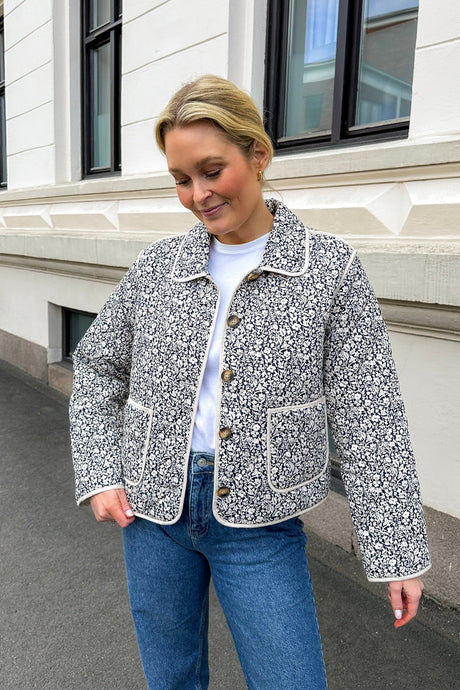 Yasrinna Ls Padded Jacket Navy Blazer Rinna Print | Yttertøy | Smuk - Dameklær på nett
